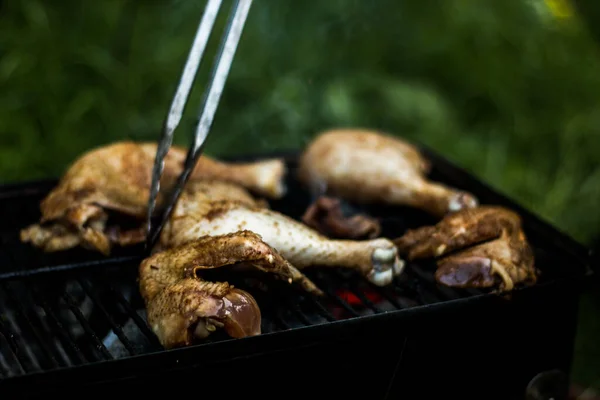 Grilled Chicken Thigh Fiery Grill Cooking Food Open Fire Homemade — Stock Photo, Image