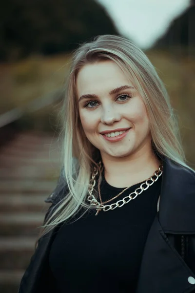 Portrait of a young beautiful blonde with blue eyes woman close-up. in black clothes — Stock Photo, Image