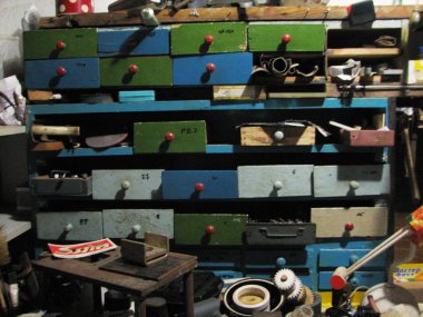 araç kutusunda eski aletleri