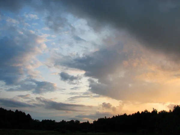 Cielo nuvoloso tramonto — Foto Stock