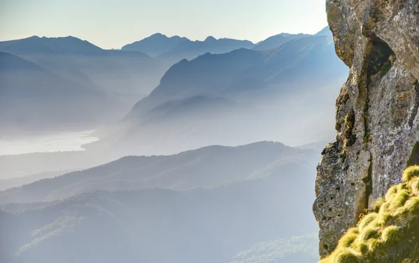 Fiordland dağ manzarası, Güney Adası Yeni Zelanda