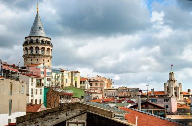 İstanbul, Türkiye: galata Kulesi ile şehir manzaralı.