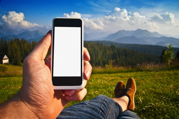 Empty smartphone screen in man's hand against landscape — Stock Photo, Image