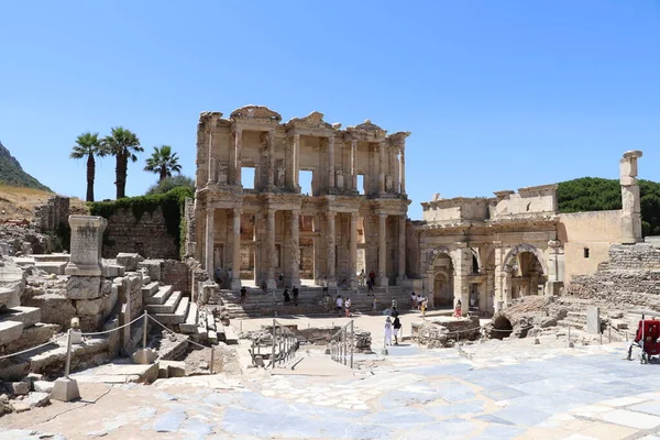 Facciata Restaurata Dell Antica Biblioteca Celsius Nell Antica Città Efeso — Foto Stock