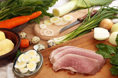 Lezzetli sağlıklı yemek için malzemeler.