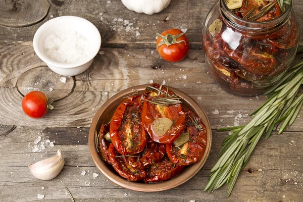 Hazırlık kurutulmuş domates