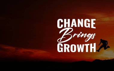 Canlı gün batımında zıplayan insan silüetiyle ilham verici bir alıntı.