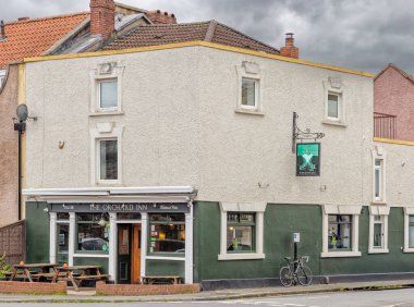 Orchard Inn, İngiltere 'nin Bristol Rıhtımı' ndaki geleneksel bir bar. 190 yıllık gerçek bira ve elma şarabı tarihi..