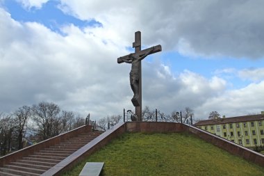 Dneprodzerzhinsk şehir içinde açık havada büyük bir haç