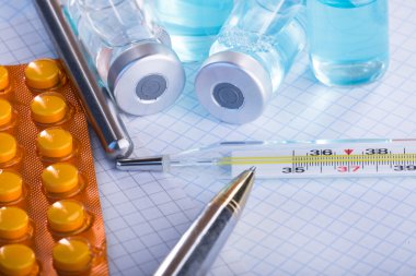 Sağlık ve ilaç şişeleri