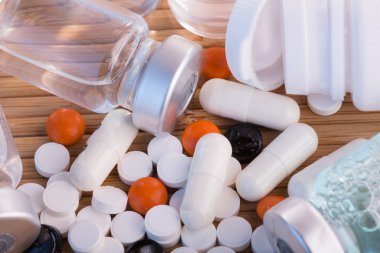 Sağlık ve ilaç şişeleri