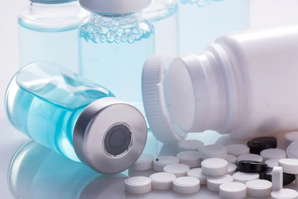 Sağlık ve ilaç şişeleri