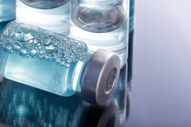 Sağlık ve ilaç şişeleri