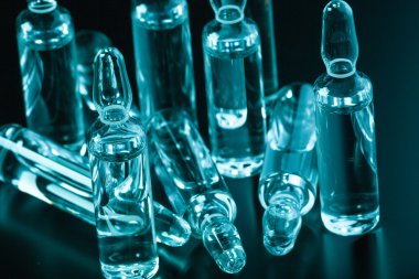 Sağlık ve ilaç şişeleri