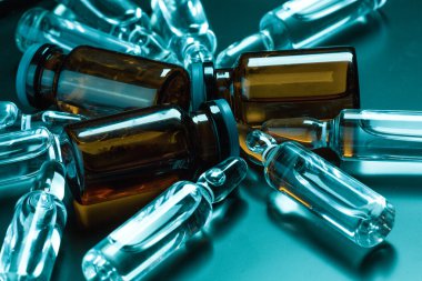 Sağlık ve ilaç şişeleri