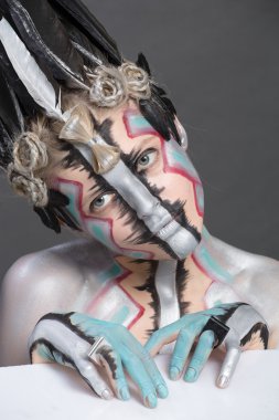 Güzellik kız portre sanat ile etnik şekilde 