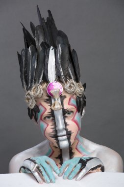 Güzellik kız portre sanat ile etnik şekilde 