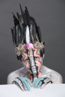 Güzellik kız portre sanat ile etnik şekilde 