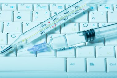 sistem bilgisayar klavye üzerinde tıbbi donatımı