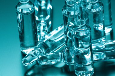  karanlık bir arka plan üzerinde tıbbi ampul