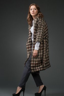 esmer kız - moda model üzerinde 