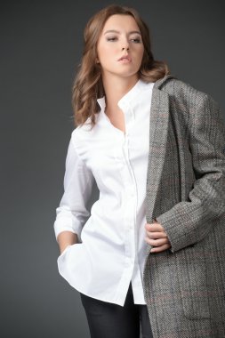 esmer kız - moda model üzerinde 