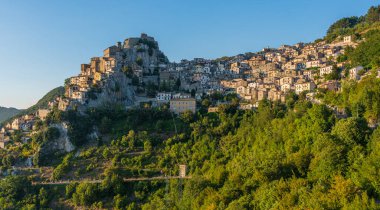 Öğleden sonra Cervara di Roma, Roma Eyaleti, Lazio, İtalya 'da güzel bir köy..