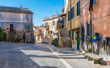 Castel Gandolfo 'da, Albano gölünde, Roma, Lazio, orta İtalya' da manzara.
