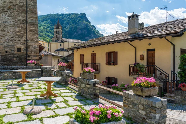 Hermoso Pueblo Avise Una Soleada Mañana Verano Valle Aosta Italia — Foto de Stock