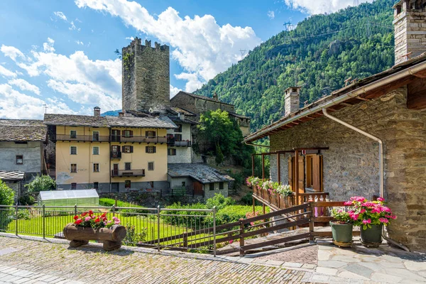Den Vackra Byn Avise Solig Sommarmorgon Aostadalen Italien — Stockfoto