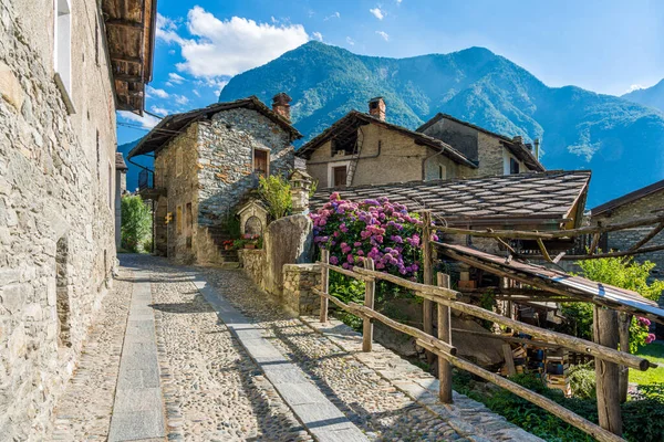 Malebná Vila Arnad Údolí Aosta Severní Itálie — Stock fotografie