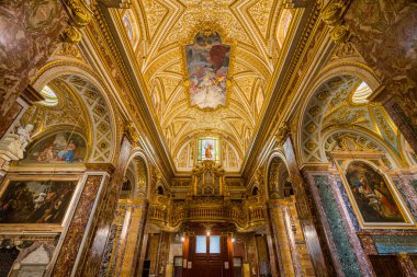 Roma, İtalya 'daki Sant' Antonio dei Portoghesi Kilisesi 'nin iç manzarası.
