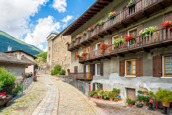 Hermoso Pueblo Avise Una Soleada Mañana Verano Valle Aosta Italia — Foto de Stock