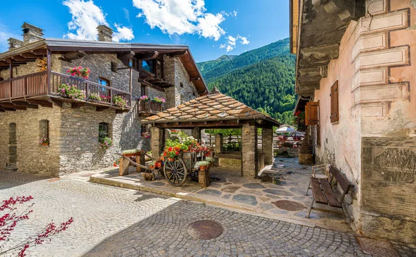 Idilli Látvány Gyönyörű Faluban Etroubles Nagy Szent Bernard Völgyben Aosta — Stock Fotó