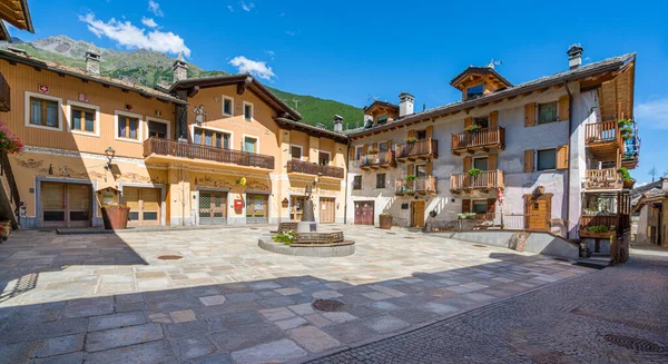 Idylický Pohled Krásné Vesnici Etroubles Velkém Údolí Bernarda Aosta Valley — Stock fotografie