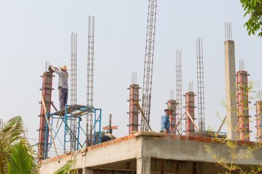 Sütun kereste formu iş inşaat sahasında imalatı inşaat işçileri