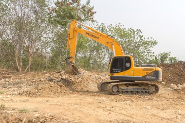 Hafriyat çalışan bir büyük Ekskavatör