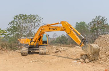 Hafriyat çalışan bir büyük Ekskavatör