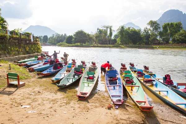 Лодка на реке Нам Сон — стоковое фото
