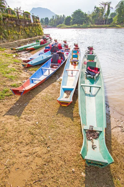 Лодка на реке Нам Сон — стоковое фото