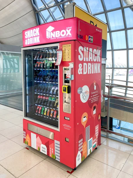 Samut Prakan Tailândia Dez 2020 Máquinas Venda Automática Refrigerantes Aeroporto — Fotografia de Stock