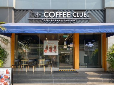 Bangkok Tayland - 15 Ocak 2021: Sukumwit16 karayolu şubesindeki kahve kulübü restoranı