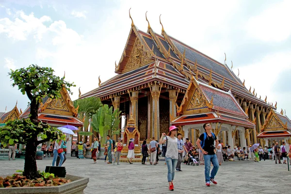 Königlicher palast (wat phra kaew) in bangkok — Stockfoto