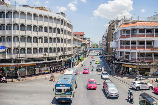 Het verkeer op Phahurat street (little India) — Stockfoto