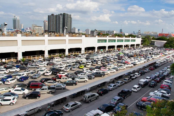 Cars parked at a park and side lot at a BTS station — Stok fotoğraf
