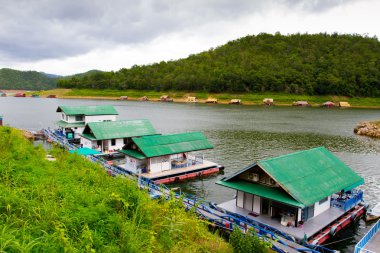 Nehir Manzaralı Forest Resort, Sal ev Kwai Nehri üzerinde