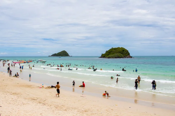 Many People visit at Nang Rum Beach in Thailand — Stock Photo, Image