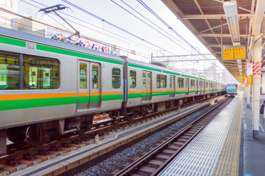 Many people waiting train
