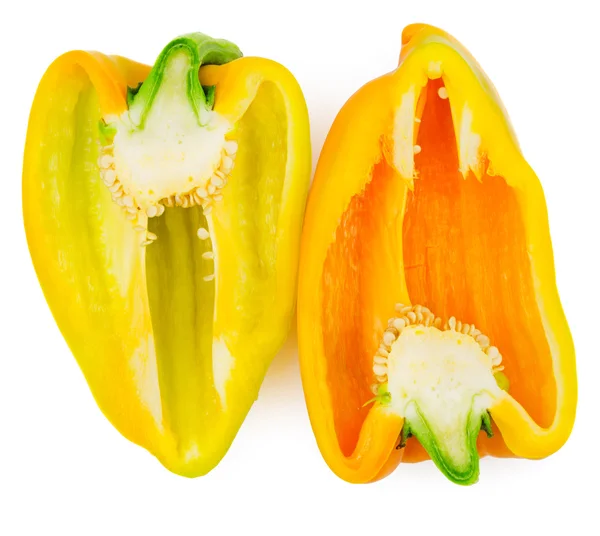 Hälften av gula och orange paprika isolerade — Stockfoto