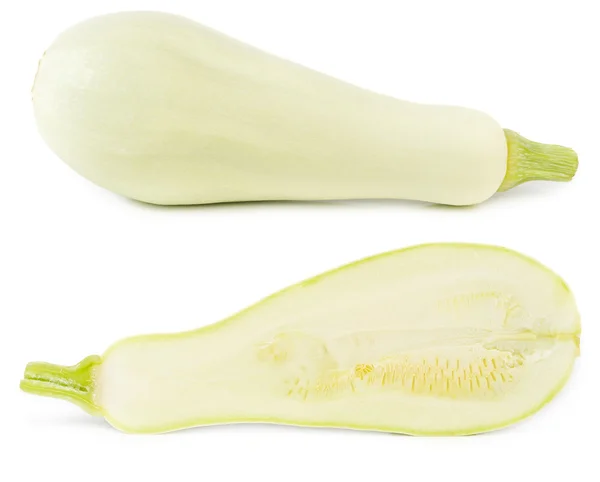 Zucchini segar dipotong setengah terisolasi — Stok Foto